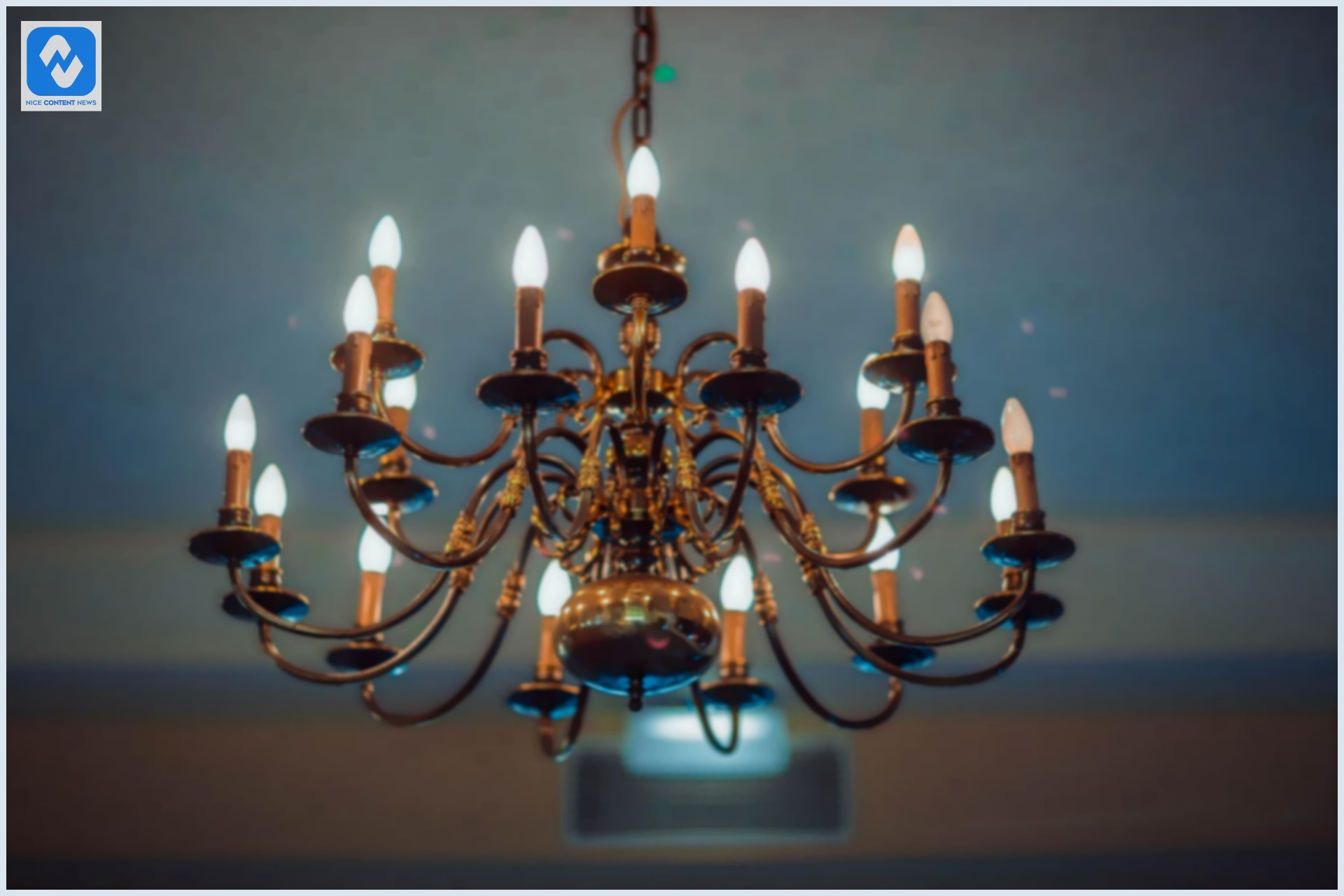 10 ideias de lustres e pendentes para sua sala de estar Candelabro aceso